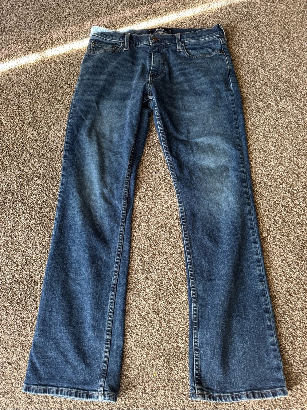 Hollister Men's Bootcut Jeans in Medium Blue Wash